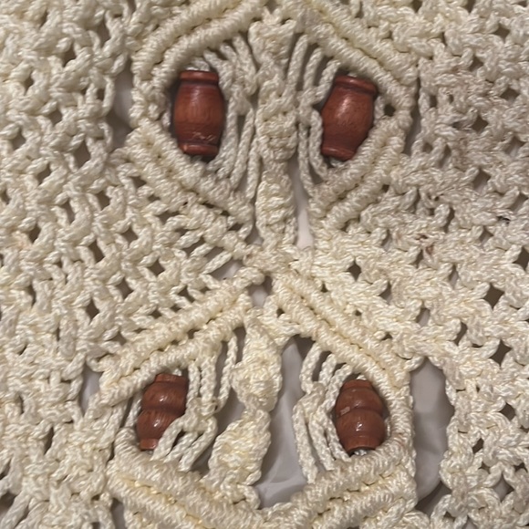 Vintage Macrame & wood beaded boho large bag with wooden looking resin handles - Picture 2 of 6